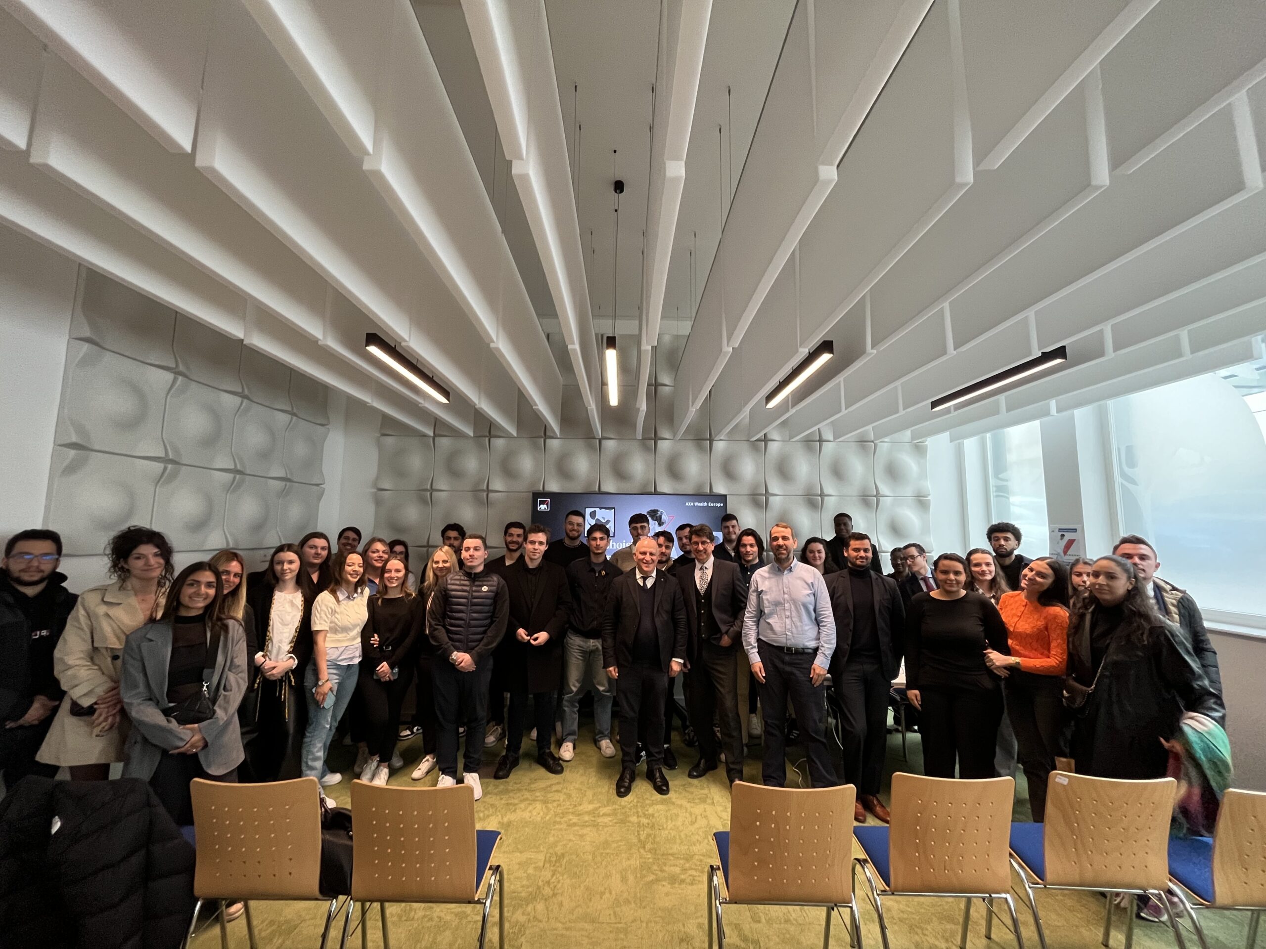 Visite Enrichissante pour les Étudiants de l’ESA chez AXA Wealth Europe au Luxembourg